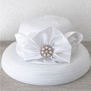 Elegant White Hat with Pearl Embellishment